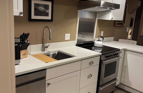 Dunlap Apartment | Historic Pritchard Beach hideaway, just steps to Lake Washington