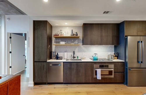 Rainey Street Historic District Condo | Historic Rainey St. condo with skyline views - rooftop pool & gym