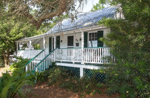 Historic Downtown Apalachicola House | Historic Raney Guest Cottage in Downtown Apalachicola Florida
