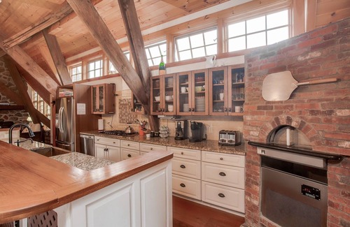 Mount Sunapee House | HISTORIC, RENOVATED BARN w/Mt. SUNAPEE VIEW, SLEEPS 22+, Minutes to Lake/Mt.