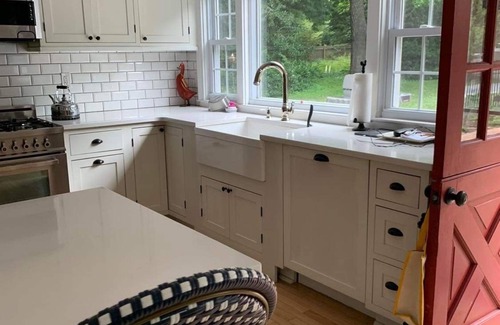 Cutchogue House | Historic Renovated Farmhouse, 2min to Beach, Vineyards, Fireplace, Kid Friendly