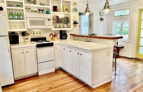 Savannah Beach Cottage | Historic + Renovated Cottage Voted 'Most Quaint on Tybee' by Tybee Cottages