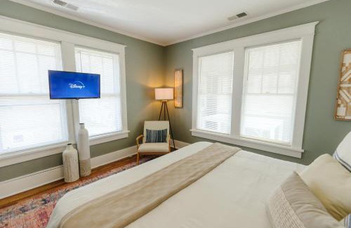 Crosstown House | Historic Revival 2BR Midtown Memphis Free Parking Fast Wifi Free Parking Yes Pets