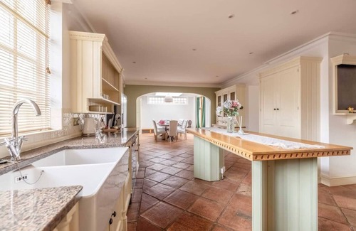 Windsor House | Historic River View Property in Windsor