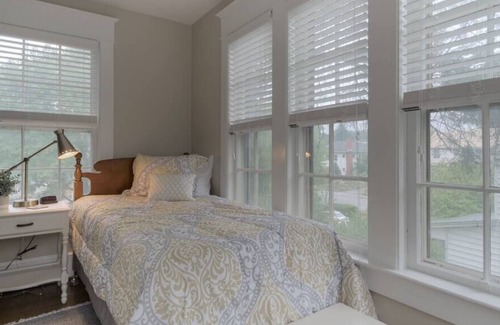 Downtown House | Historic Robeson House, Downtown & Next to Campus