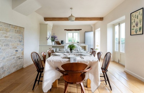 Axminster House | Historic rural farmhouse near coast sleeps 10-12