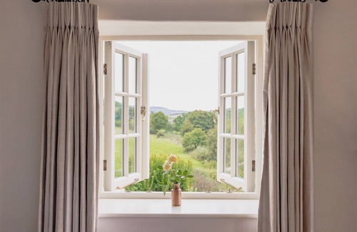 Axminster House | Historic rural farmhouse near coast sleeps 10-12
