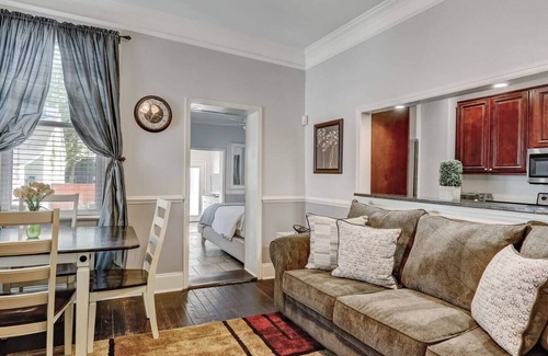 Eastside Condo | Historic Savannah Condo w/Outdoor Pool - 2bd+Bonus, Sleep 8. Walk to Everything!
