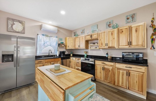Cedar Key House | Historic Seafoam Cottage in downtown Cedar Key village