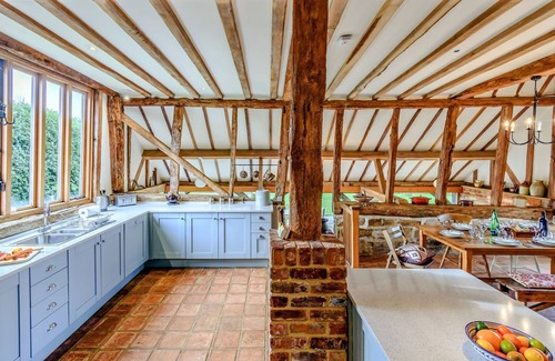 Sheffield Green Cottage | Historic, sensitively restored cosy barn conversion close to Ashdown Forest.