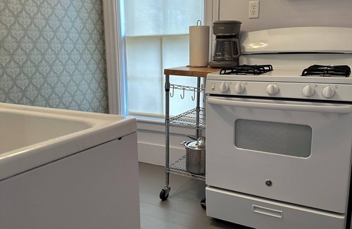 Shepherd Apartment | Historic Shepherd's Gem: Cozy 1-Bedroom Apartment with all the modern amenities