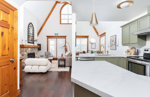 The Blue Mountains Cabin | Historic Snowbridge Townhomes