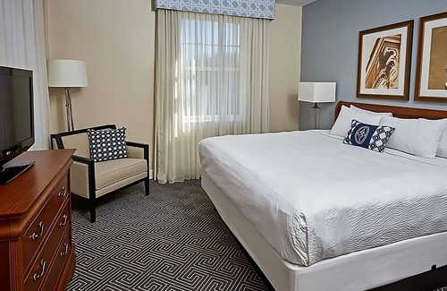 Staunton Hotel | Historic Stay Right in the Heart of the City | Pets Are Allowed