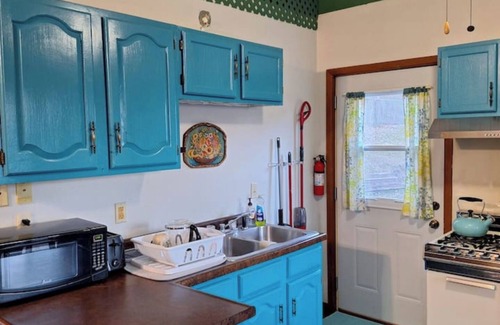 Mindoro House | Historic Stay! "The Depot" Tiny House