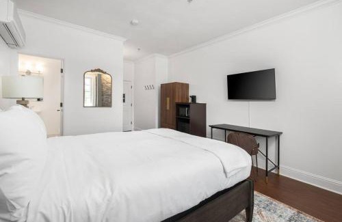 Santa Rosa Apartment | Historic Stonehouse Getaway Minutes to Downtown!