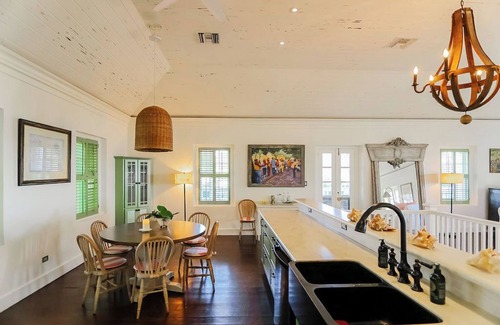 Dunmore Town Villa | Historic Strawberry House - at the waterfront in Dunmore Town, Harbour Island