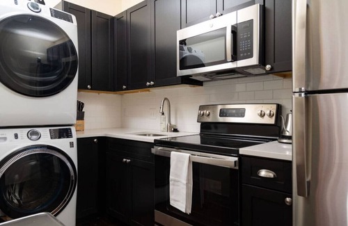 Roanoke Apartment | Historic Studio Loft - Chic Stay & Near Downtown