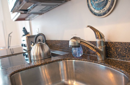 Marblehead Condo | ♥ Historic Studio Minutes to Salem+Beaches Old Town Marblehead Private Parking ♥
