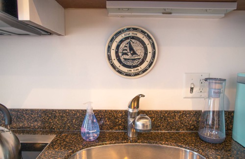 Marblehead Condo | ♥ Historic Studio Minutes to Salem+Beaches Old Town Marblehead Private Parking ♥