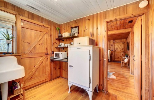 Crossville Cabin | Historic Tennessee Vacation Rental on Homestead