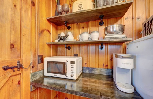 Crossville Cabin | Historic Tennessee Vacation Rental on Homestead