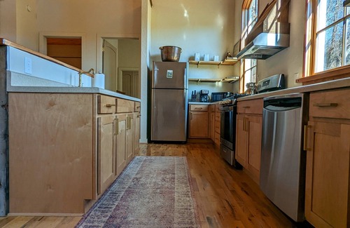 Boone Cottage | Historic Thomas Chapel house - Half mile from Downtown Boone