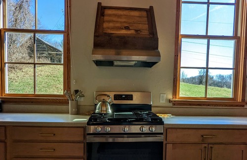 Boone Cottage | Historic Thomas Chapel house - Half mile from Downtown Boone