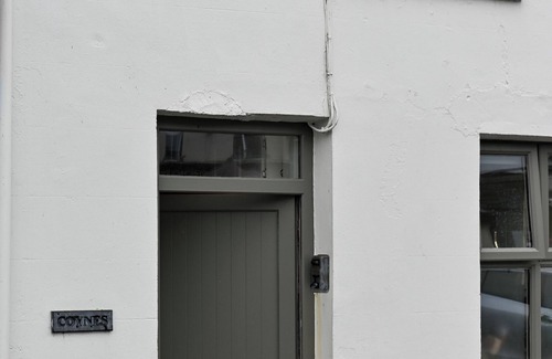 Clifden House | Historic Townhouse in Clifden with courtyard+ balcony overlookingnClifden Bay
