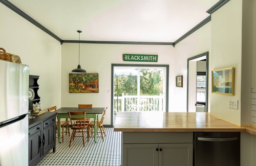 Hudson House | Historic Townhouse in Hudson, NY
