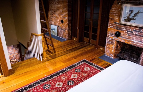 Government Center House | Historic Townhouse With Modern Amenities, Ideal Location in Center of Boston