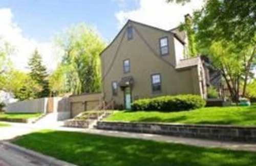 Sioux Falls House | Historic Twin Tudors Inn KP1400 All Rooms (KP1400ALL)