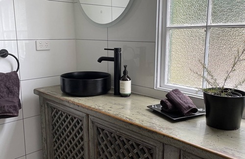 Derby Bed & Breakfast | Historic Two Bedroom Suite including lounge room and cooked breakfast