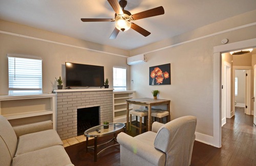 West University Apartment | Historic University Blvd 2BR - #14- Free Parking