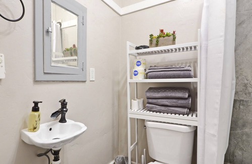 West University Apartment | Historic University Blvd 2BR - #14- Free Parking