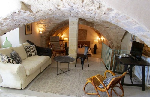 Uzes Apartment | Historic Uzes - Apartment for 2-4 guests in 18th C Townhouse