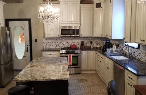 Sioux Falls Bed & Breakfast | Historic Victorian Inn Downtown (8 Bed 6 Bath)
