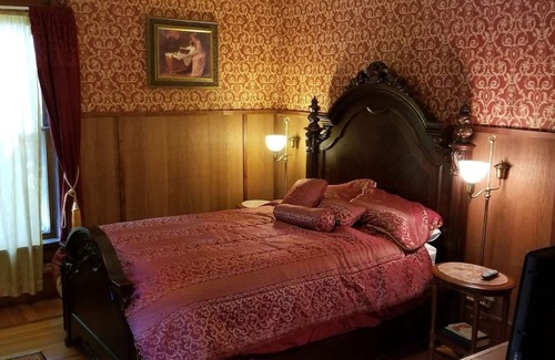 Sioux Falls Bed & Breakfast | Historic Victorian Inn Downtown (8 Bed 6 Bath)