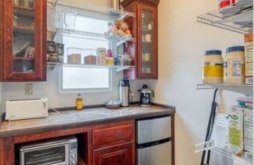 Springfield House | Historic Victorian 4 BR, 4.5 Bath home, w/optional add'l 1 BR, 1 Bath unit.