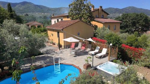 Quarrata Villa | Historic Villa in countryside near Florence