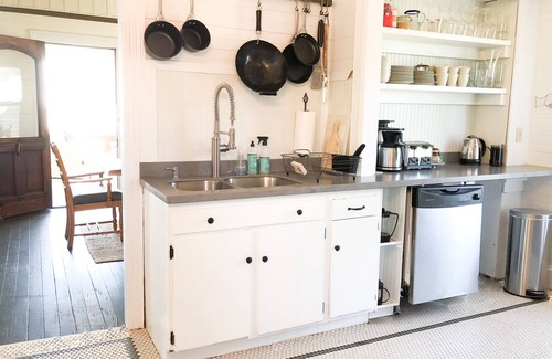 Seaside House | Historic Waterfront Beach House on Estuary