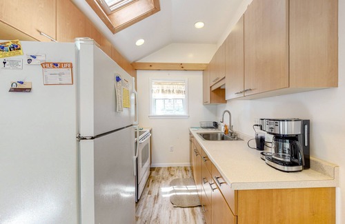 North Truro Condo | Historic Whitman house with alfresco dining deck - walk to beach and eateries