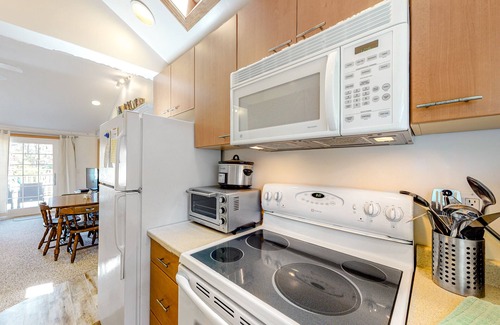 North Truro Condo | Historic Whitman house with alfresco dining deck - walk to beach and eateries