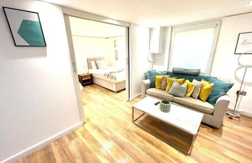 Cambridge City Centre Apartment | Historical Building - Cozy Basement Apartment- Central Location