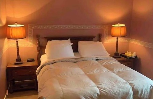 Historic Old Town Hotel | Historical Waterfront King George Inn 3