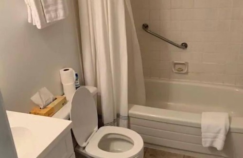 Virgil Hotel | Historical King George Inn 5
