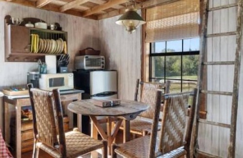 Warrenton House | Historical country cabin in Round Top!