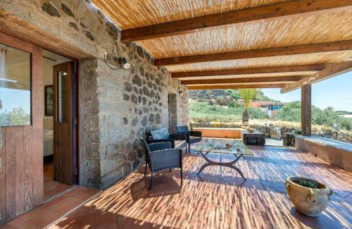 Pantelleria House | Historical Dammuso With Pool In Pantelleria