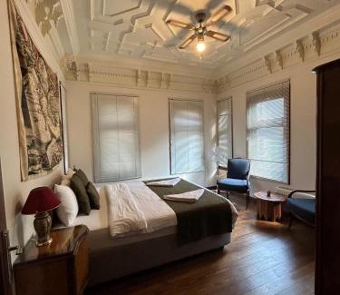 Istanbul City Center Apartment | Historical Greco-Ottoman Pavilion near Tram in Fatih