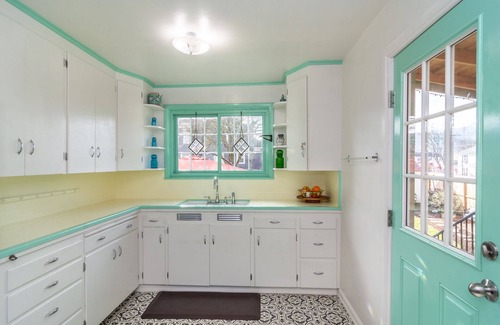 Roseburg Bed & Breakfast | Historical John Rast House