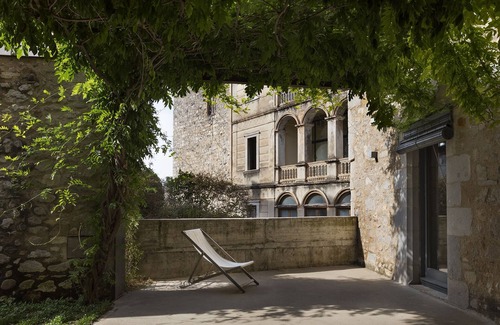 Barri Vell Apartment | Historical stone house renovated with modern style